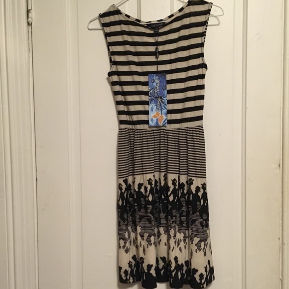 NWT Breezy patterned skater dress, size S - Picture 3 of 8